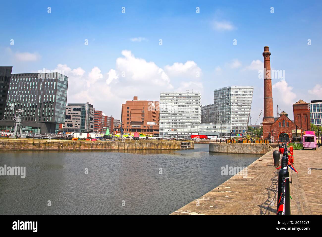 Vue sur la ville de Canning Dock historique sur la rivière Mersey, qui fait partie du port de Liverpool, dans le nord de l'Angleterre, au Royaume-Uni. Banque D'Images