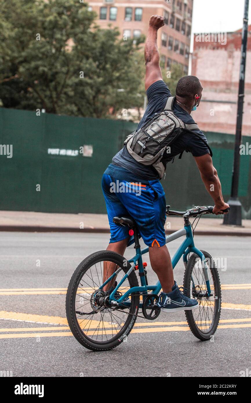 George Floyd, un homme noir de 46 ans, est décédé le 25 mai 2020 à Minneapolis, Minnesota, après que Derek Chauvin, un policier blanc, ait été épeillé sur Floyd Banque D'Images