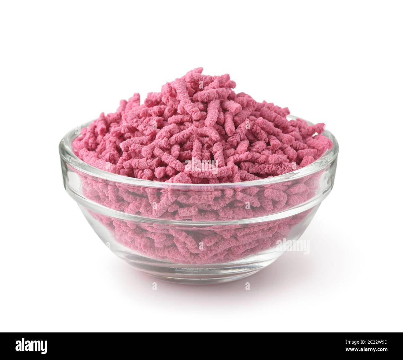 Bol de boisson à thé instantané granulée à la framboise, isolé sur blanc Banque D'Images