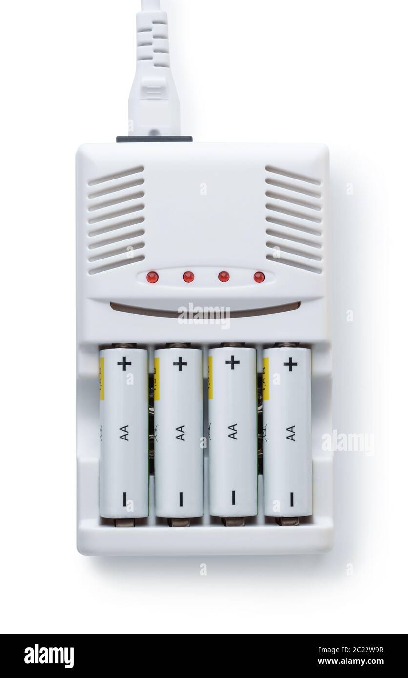 Vue avant du chargeur de batteries rechargeables isolé sur blanc Banque D'Images