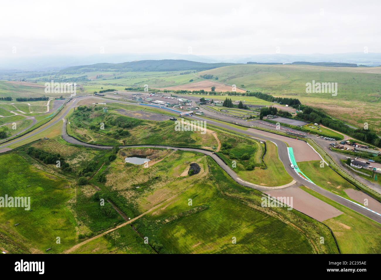 Vue aérienne de la Fife sur le circuit de course de Knockhill Banque D'Images