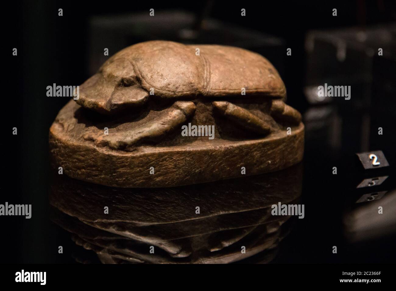 Leiden, pays-Bas - 26 JANVIER 2019 : un gros artefact de scarib de l'Égypte ancienne. Banque D'Images