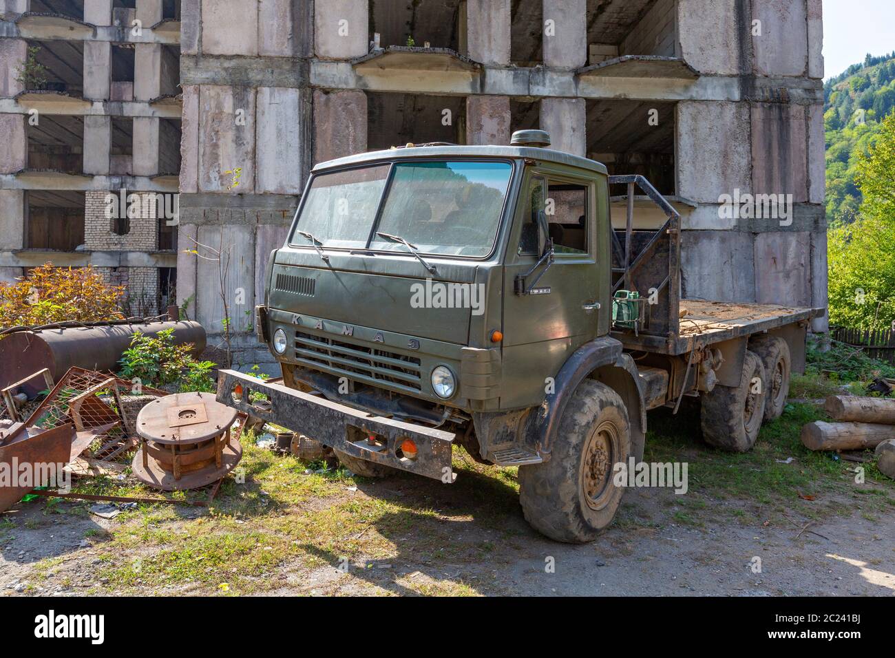 Camion de l'ère soviétique connu sous le nom de Kamaz, Géorgie. Banque D'Images