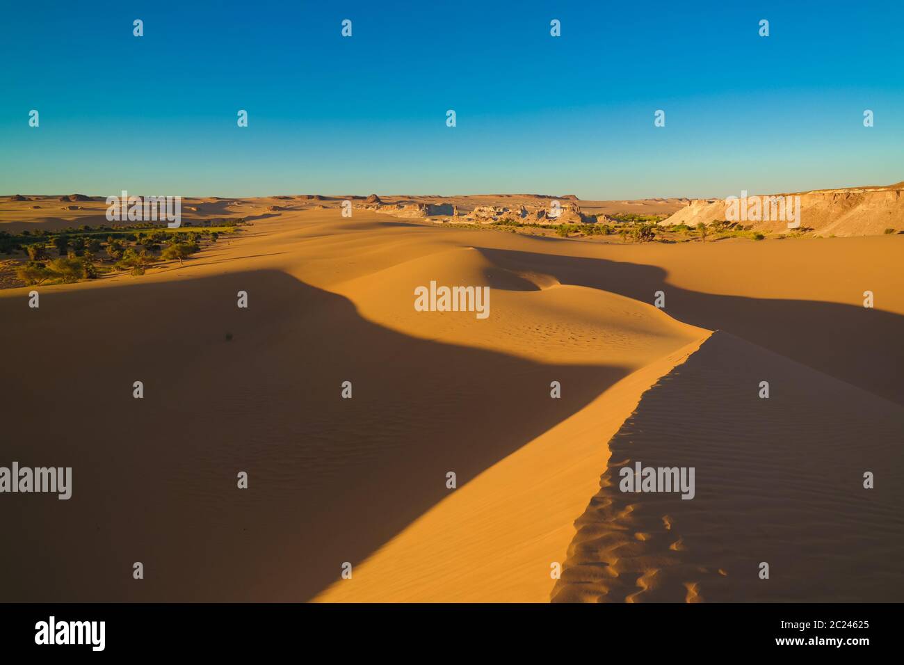 Vue panoramique sur Daleyala et Boukkou groupe de lacs d'Ounianga Serir à Ennedi, Tchad Banque D'Images