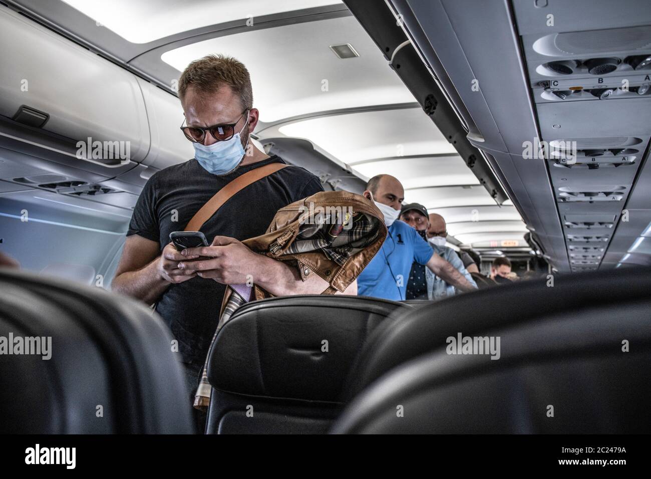 Les voyageurs arrivant au terminal 5 de Heathrow pendant la politique de quarantaine de 41 jours pour tenter de contrôler la pandémie du coronavirus Covid 19 par les passagers. Banque D'Images