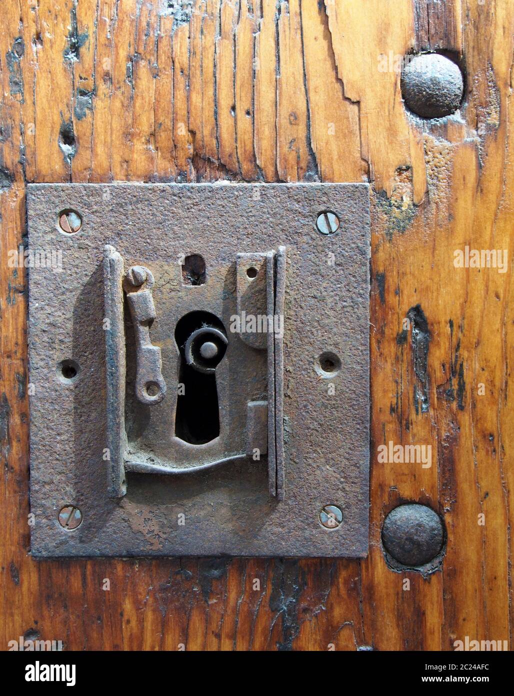 Clé rouillée dans une serrure Banque de photographies et d’images à ...