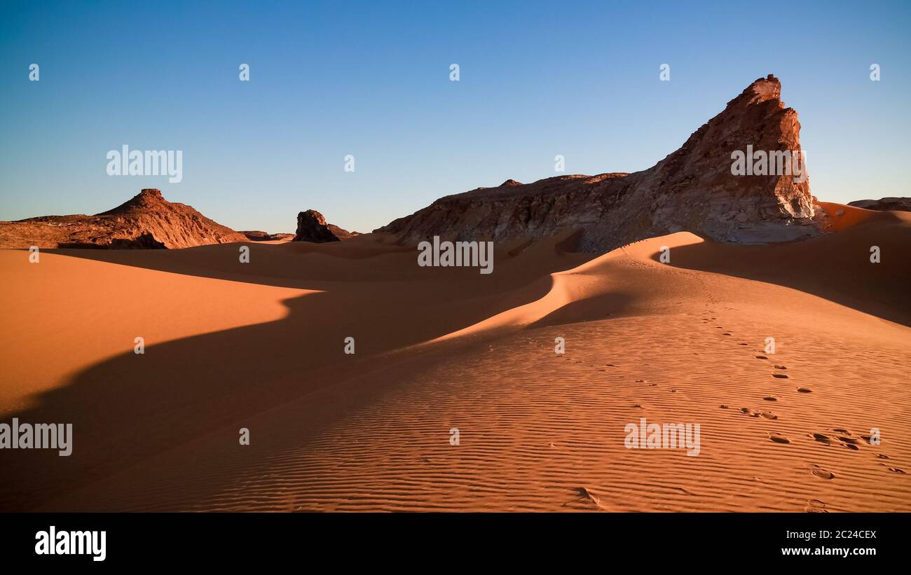 Paysage aérien panoramique près du lac Boukkou groupe de lacs d'Ounianga Serir à l'Ennedi, Tchad Banque D'Images