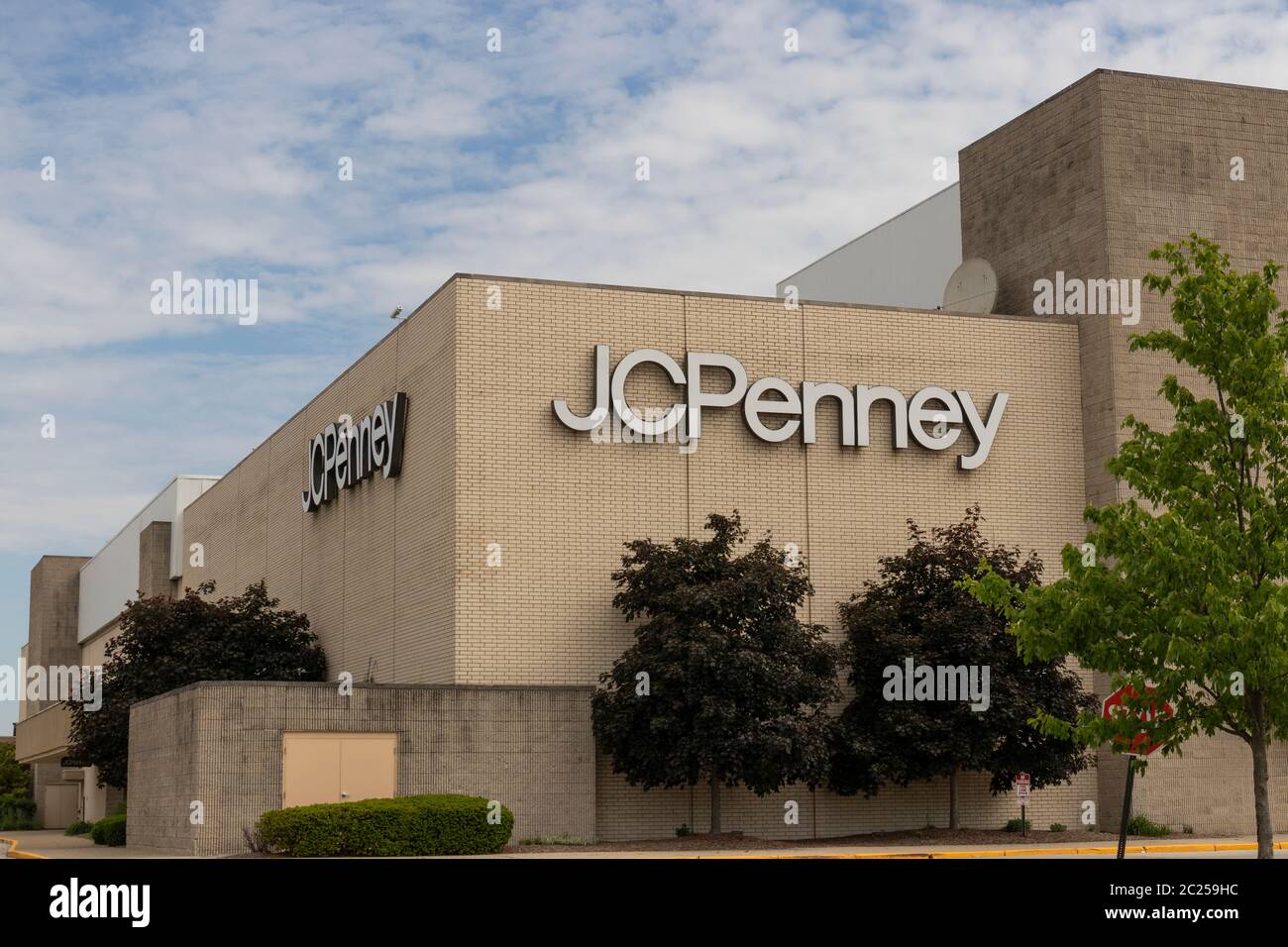 Indianapolis - Circa Mai 2020: J. C. Penney magasin. JCPenney a déposé un dossier de protection contre la faillite et ferme de nombreux endroits. Banque D'Images