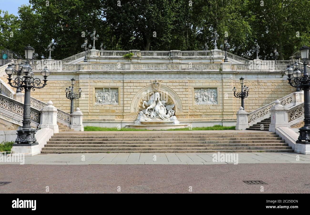 La fontaine de la nymphe et de l'Hippocampe Montagnola à Bologne, en Italie. Banque D'Images