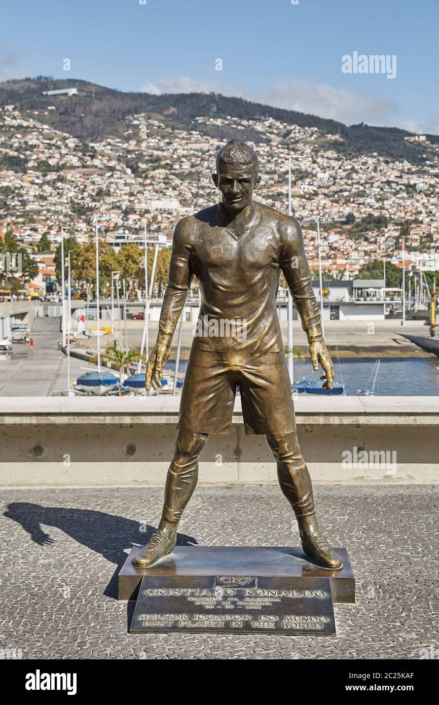La statue de Cristiano Ronaldo devant l