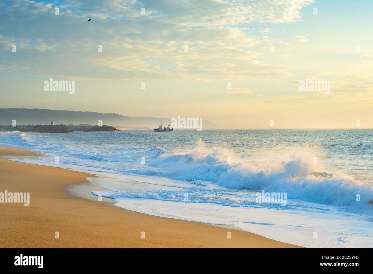 ocean Beach bateau de pêche Portugal Banque D'Images