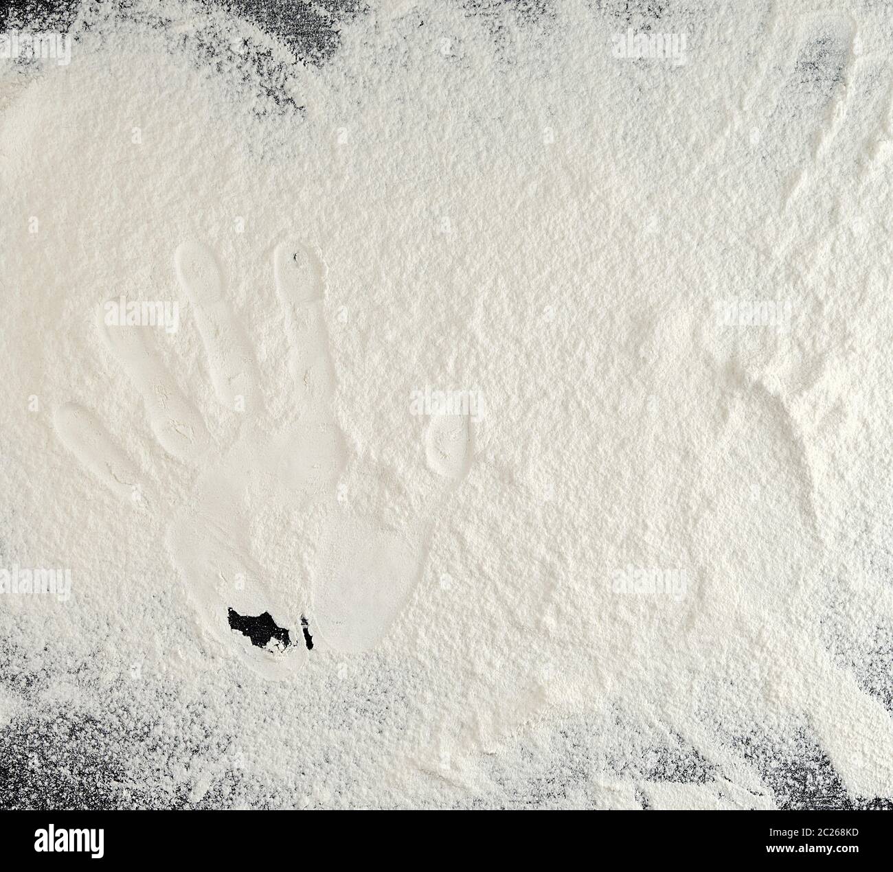Dessin de la farine de blé blanche sur un tableau noir, palm print, vue du dessus Banque D'Images