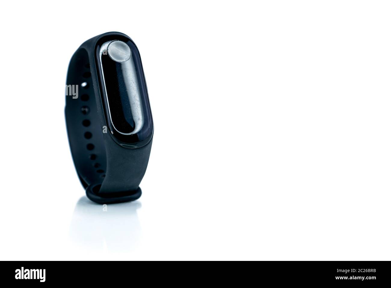 Bande intelligente. Appareil de fitness. Tracker d'activité ou d'activité physique. Appareil connecté à la montre intelligente. Suivi du sommeil. Bracelet pour les prestataires médicaux et d'assurance. Bracelet de moniteur de fréquence cardiaque. Ordinateur portable. Banque D'Images