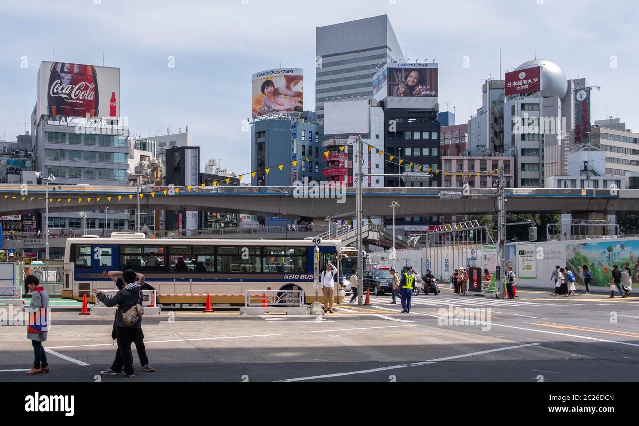 Bus public à la gare de Shibuya, Tokyo, Japon. Banque D'Images