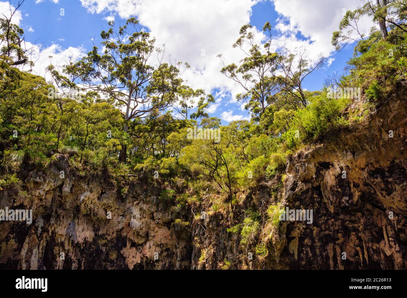 Le trou de la jante autour de l'évier de Jewel Cave - Deepdene, WA, Australie Banque D'Images