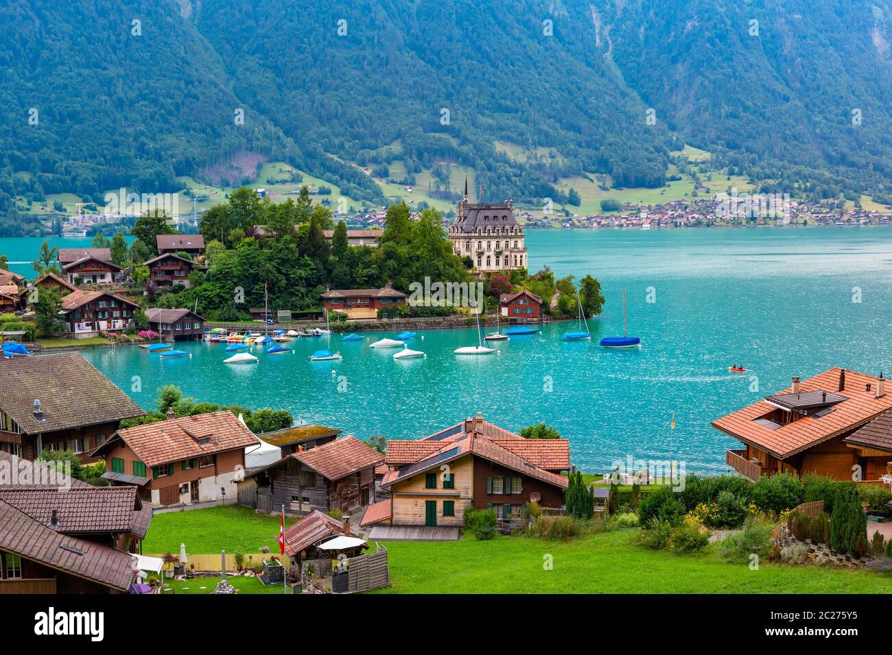 Vue A rienne De La P ninsule Et De L ancien Ch teau Et Du Lac De Brienz Vue A rienne De La P ninsule Et De L ancien Ch teau Et Du Lac De Brienz