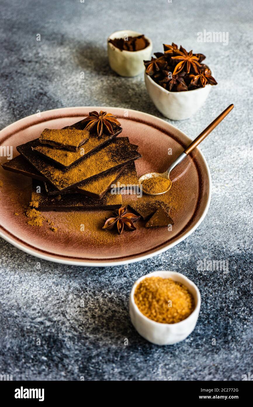 Concept culinaire avec différents types de chocolat Banque D'Images