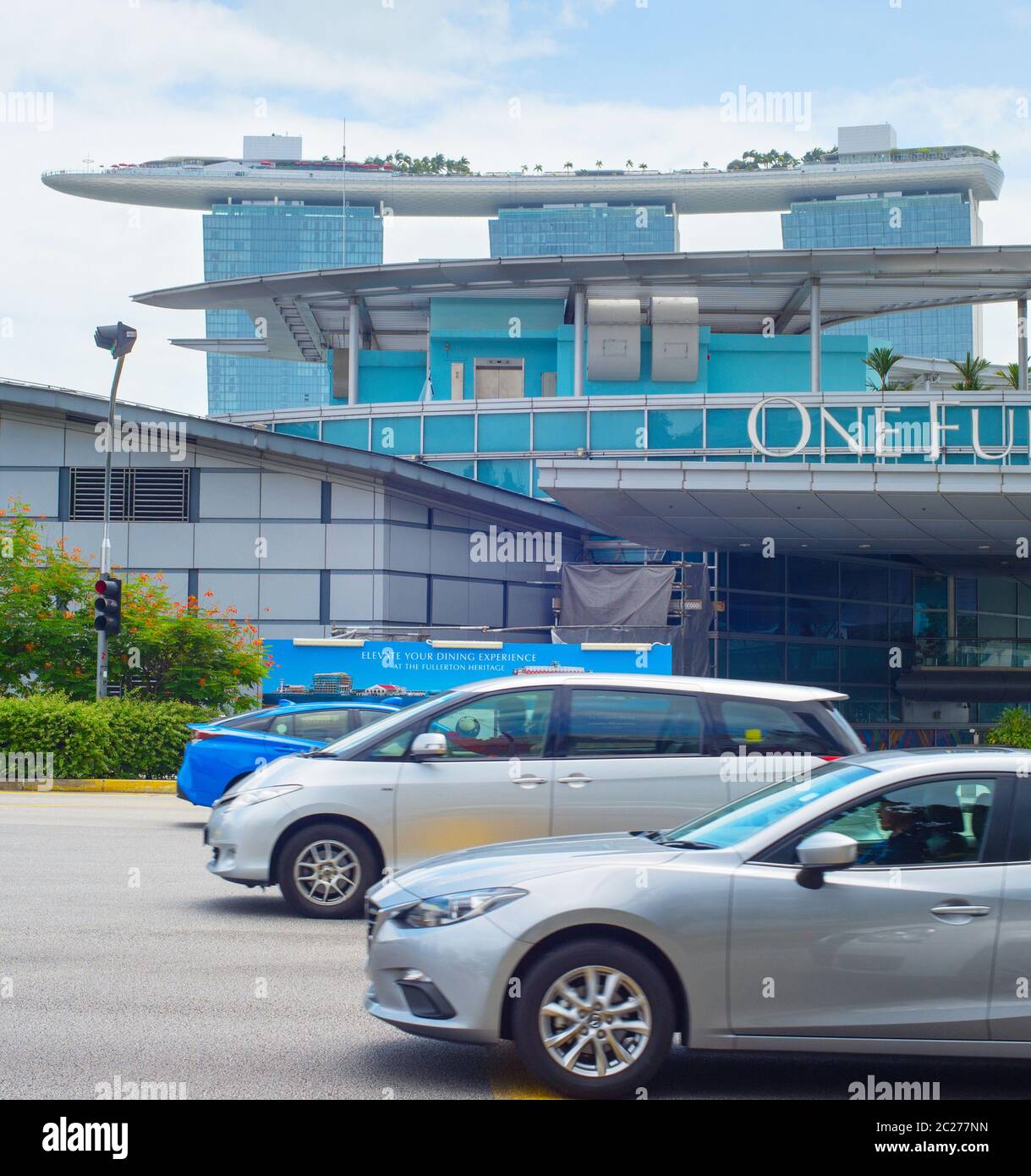 Circulation automobile dans le centre-ville de Singapour Banque D'Images