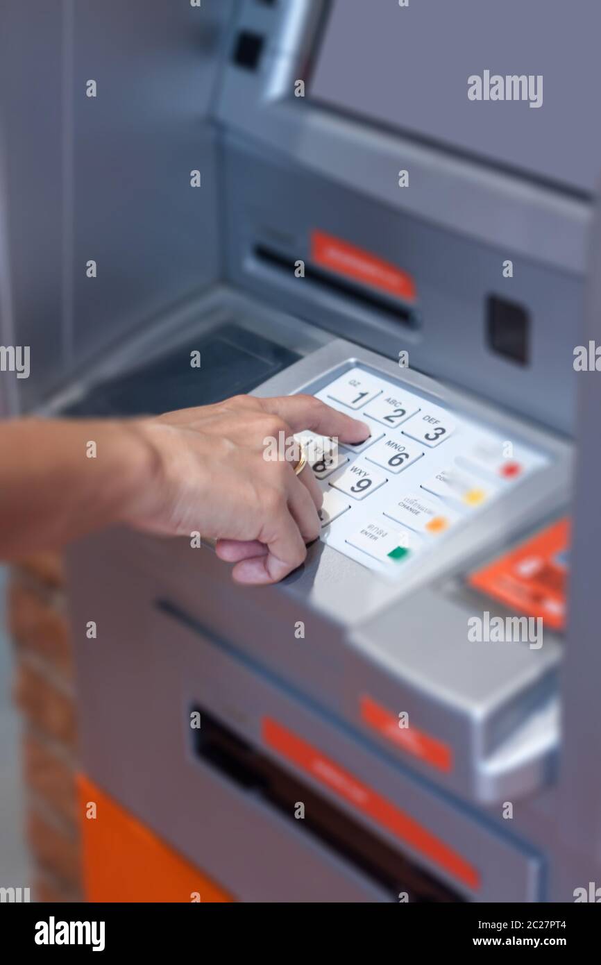 La saisie de code pin au guichet automatique, stock photo Banque D'Images