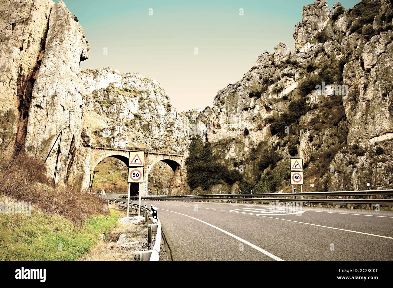 Route dans les Pyrénées espagnoles Banque D'Images