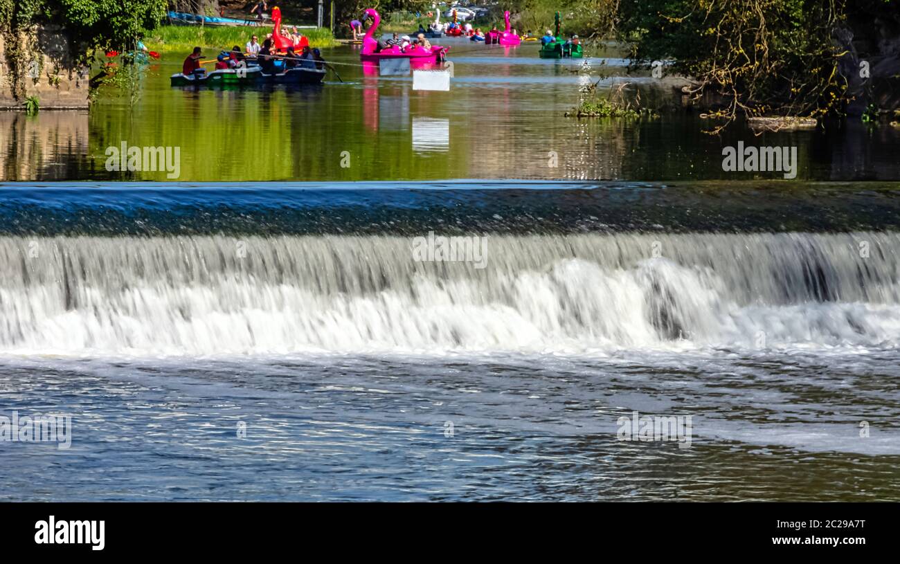 Cascade de la rivière Avon à Warwick, Warwickshire, Royaume-Uni Banque D'Images