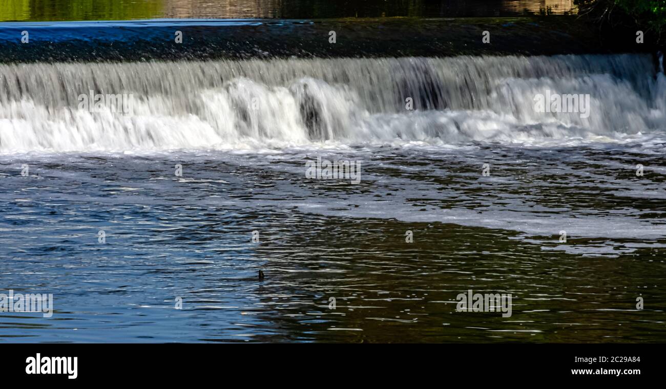 Cascade de la rivière Avon à Warwick, Warwickshire, Royaume-Uni Banque D'Images