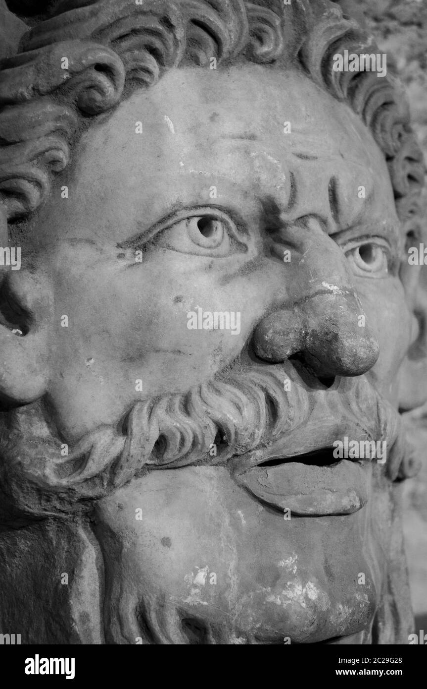 L'ancien portrait en marbre de l'homme avec la barbe Banque D'Images