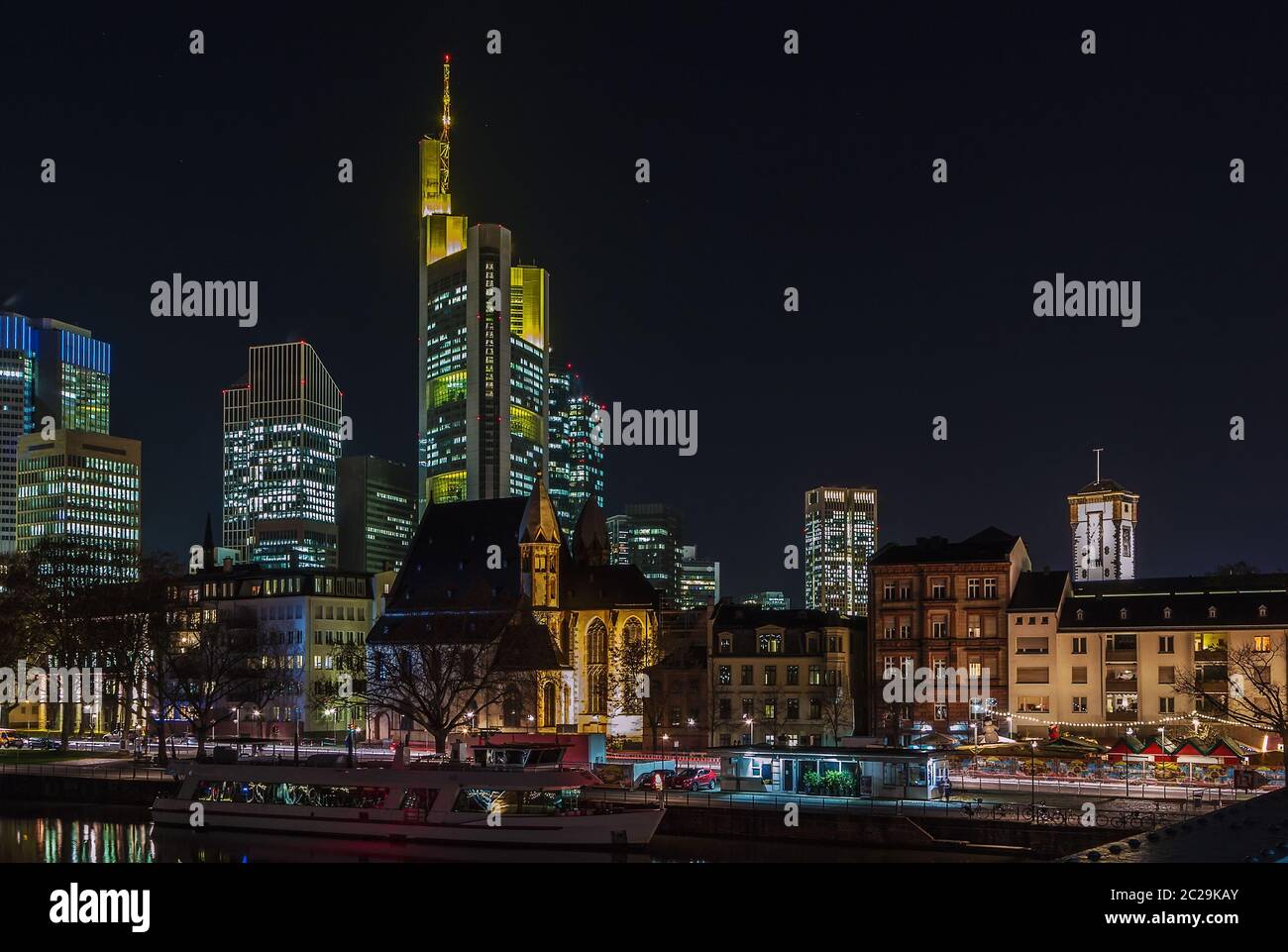 Vue de Francfort-sur-le-main la nuit, Allemagne Banque D'Images