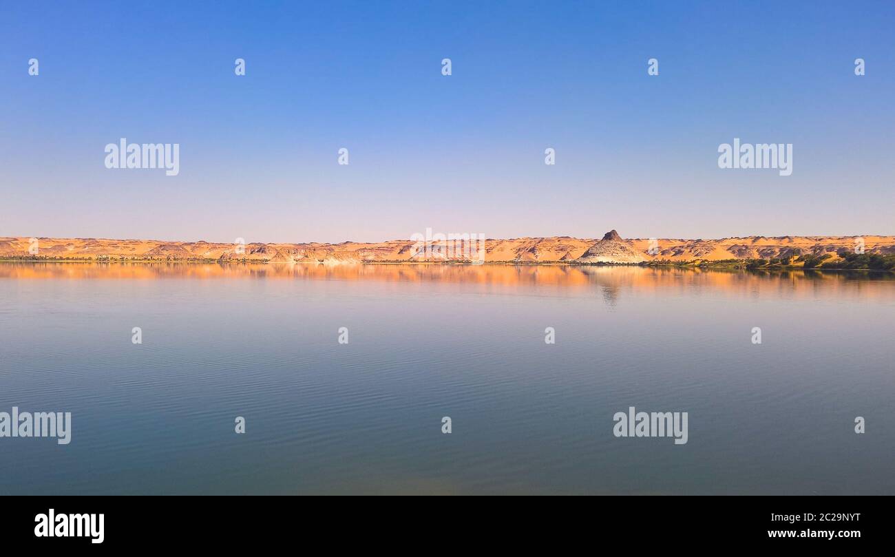Vue panoramique sur le lac Teli, groupe de lacs d'Ounianga Serir à Ennedi, Tchad Banque D'Images