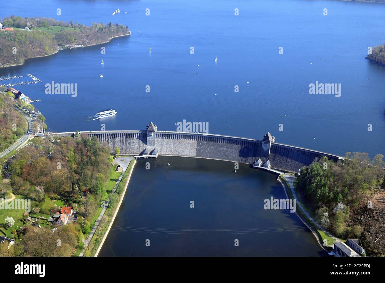 Réservoir de Möhne, lac de Möhne avec le barrage, photo aérienne Banque D'Images