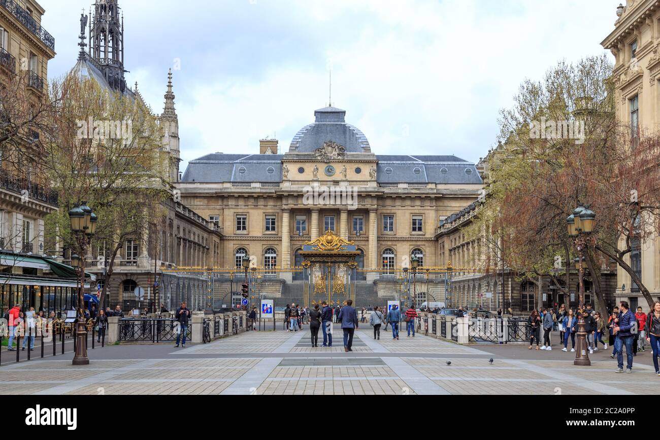 Paris, France - 1er avril 2017 : Palais de Justice le Palais de Justice est situé dans le centre de Paris. Ancienne prison, où Marie A Banque D'Images