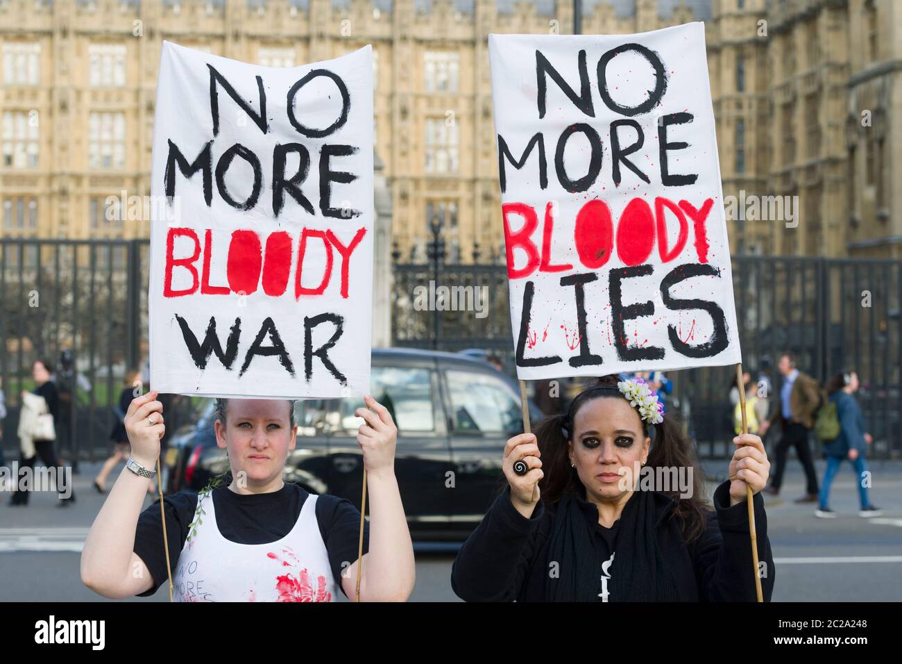 Une protestation de la Coalition Halte à la guerre contre l'action militaire de vendredi dernier (14 avril 2018) menée par la Grande-Bretagne contre la Syrie, après un présumé attac chimique Banque D'Images