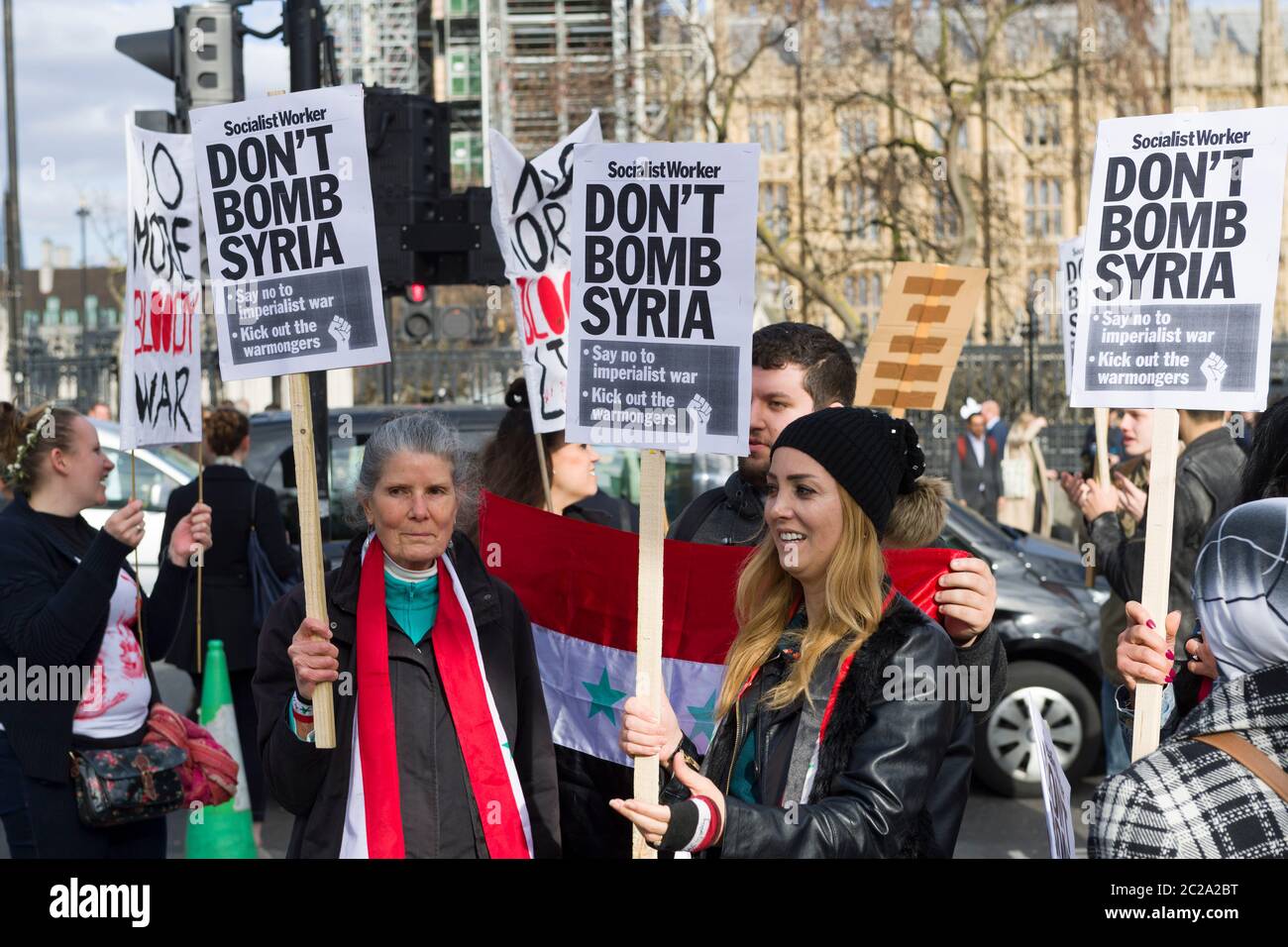 Une protestation de la Coalition Halte à la guerre contre l'action militaire de vendredi dernier (14 avril 2018) menée par la Grande-Bretagne contre la Syrie, après un présumé attac chimique Banque D'Images