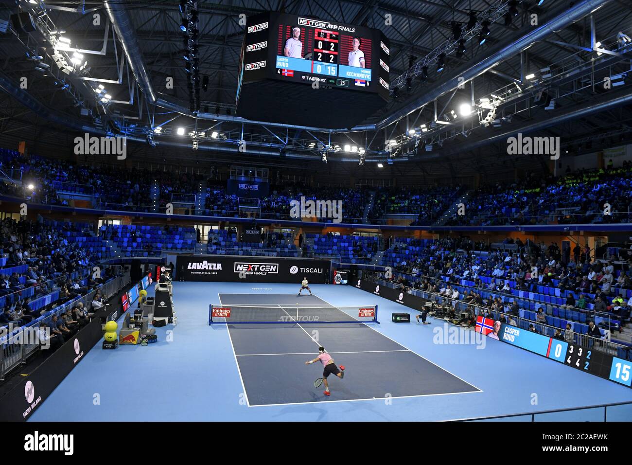 Court de tennis intérieur, lors d'un match de tennis des finales ATP de la prochaine génération, à Milan. Banque D'Images