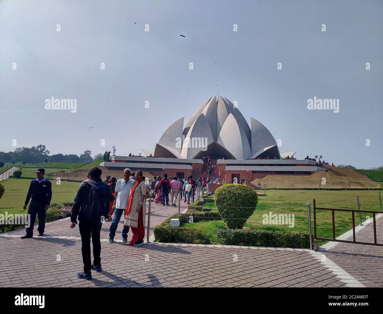 Éditorial daté du 12 février 2020 lieu- New Delhi Inde. Touriste au Temple du Lotus.le Temple du Lotus, situé à Delhi, en Inde, est une maison de Baháʼí Banque D'Images