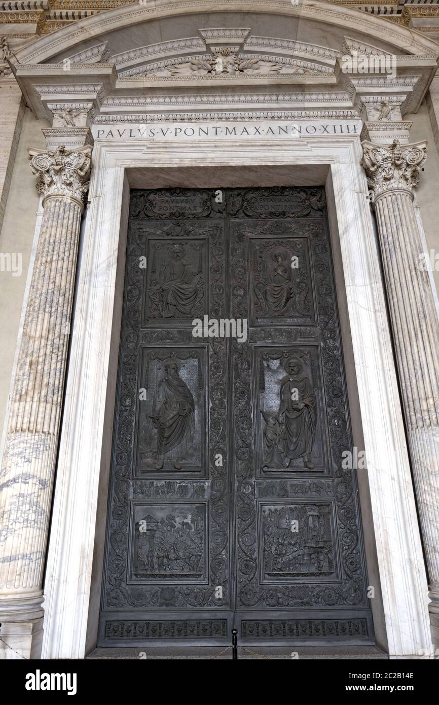 La porte sainte de la cathédrale Saint-Pierre, à Rome. Banque D'Images