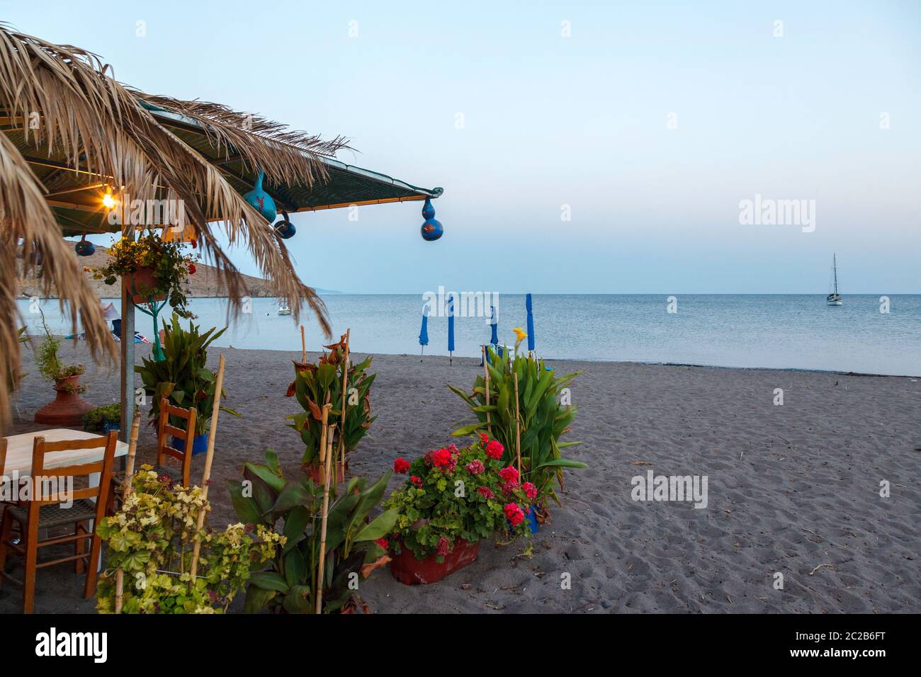 Taverne à la côte de Chroussos, sur l'île de Lesbos, en Grèce. Banque D'Images