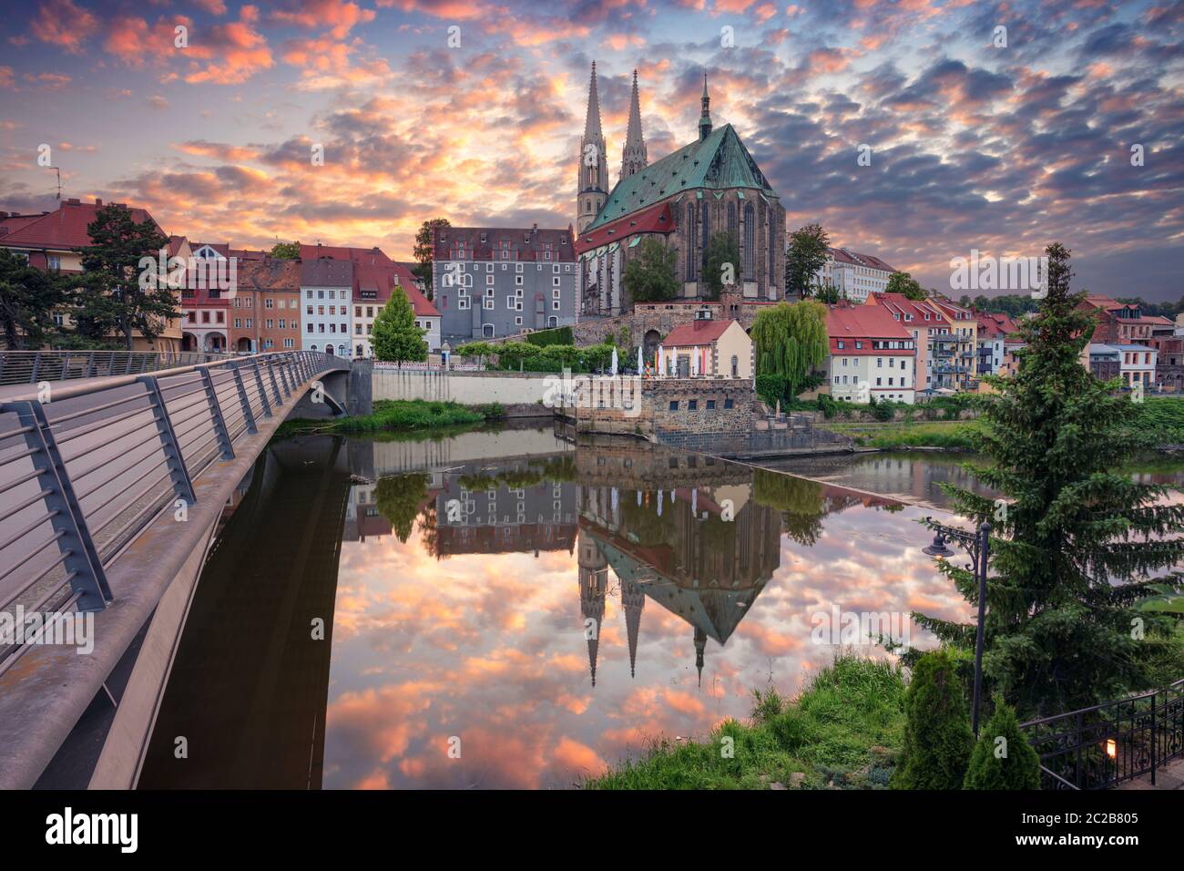 Gorlitz, Allemagne. Image de paysage urbain du centre-ville historique de Gorlitz, Allemagne, au coucher du soleil spectaculaire. Banque D'Images