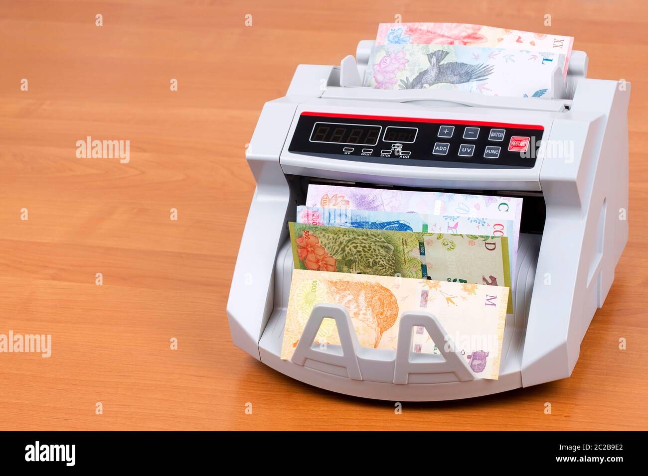 Peso argentin dans une machine de comptage Banque D'Images