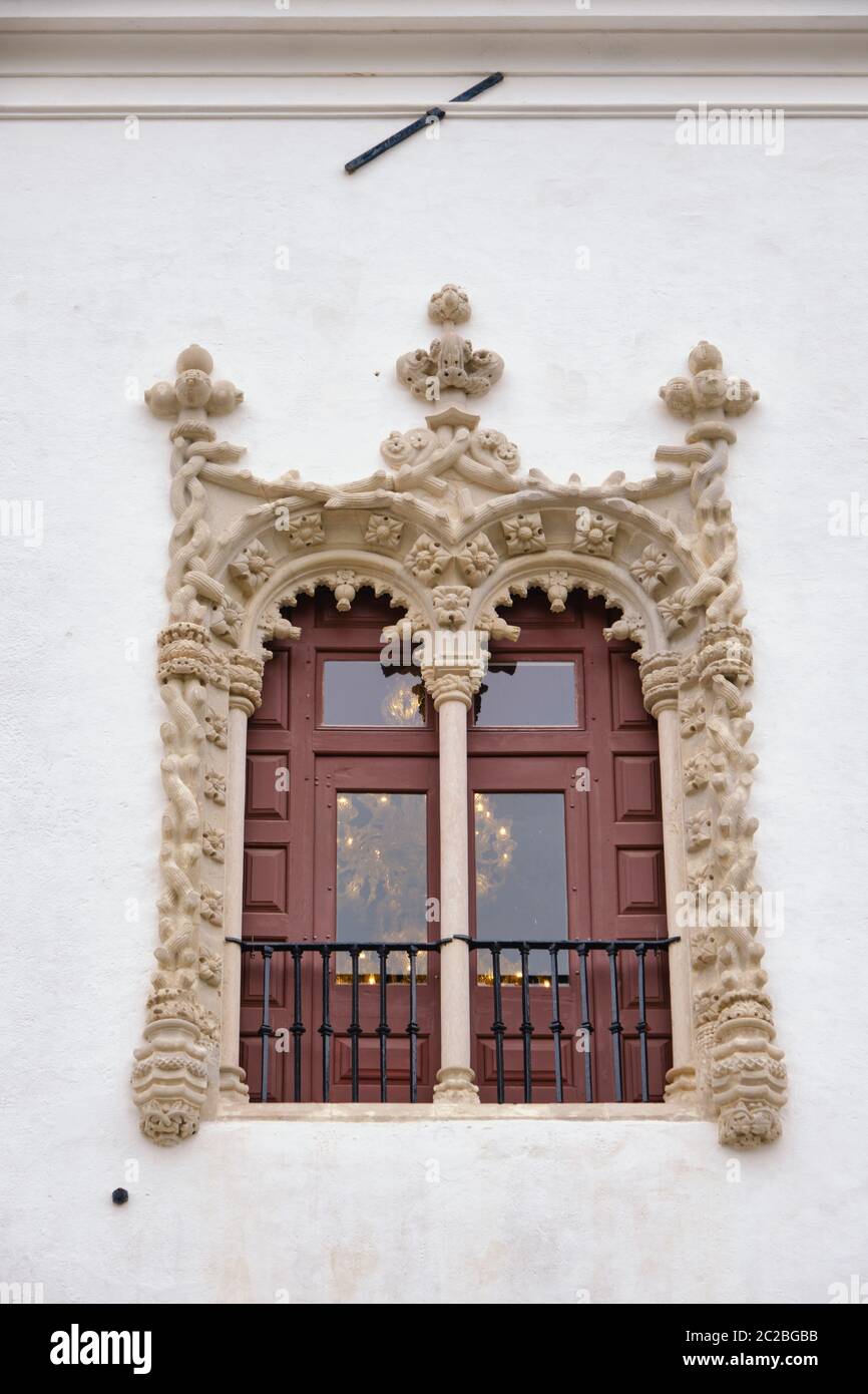 Fenêtre du Palacio Nacional de Sintra (Palais national de Sintra), un palais royal dont les origines remontent au XVe siècle. Portugal Banque D'Images
