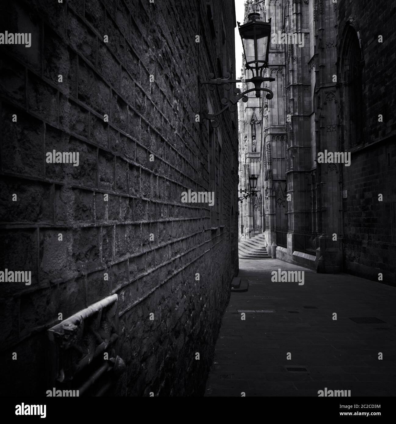 Rue médiévale et église Banque D'Images