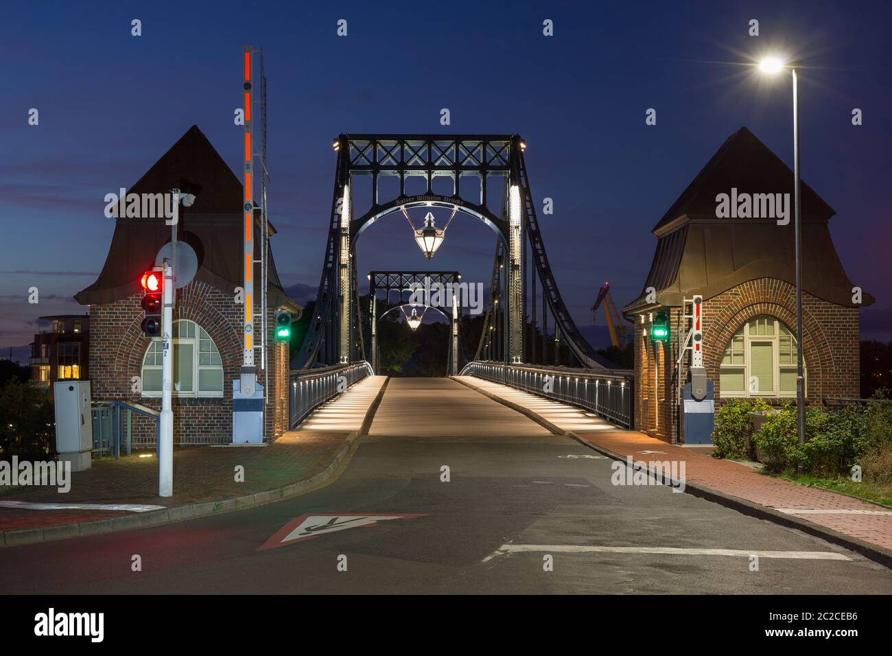 Kaiser Wilhelm Bridge à Wilhelm shaven la nuit Banque D'Images