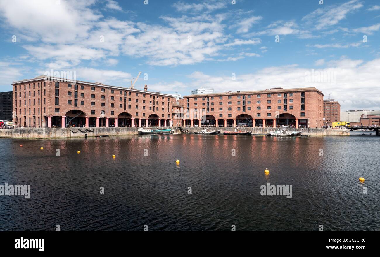Entrepôts et bâtiments au Royal Albert Dock à Liverpool, Angleterre, Royaume-Uni Banque D'Images