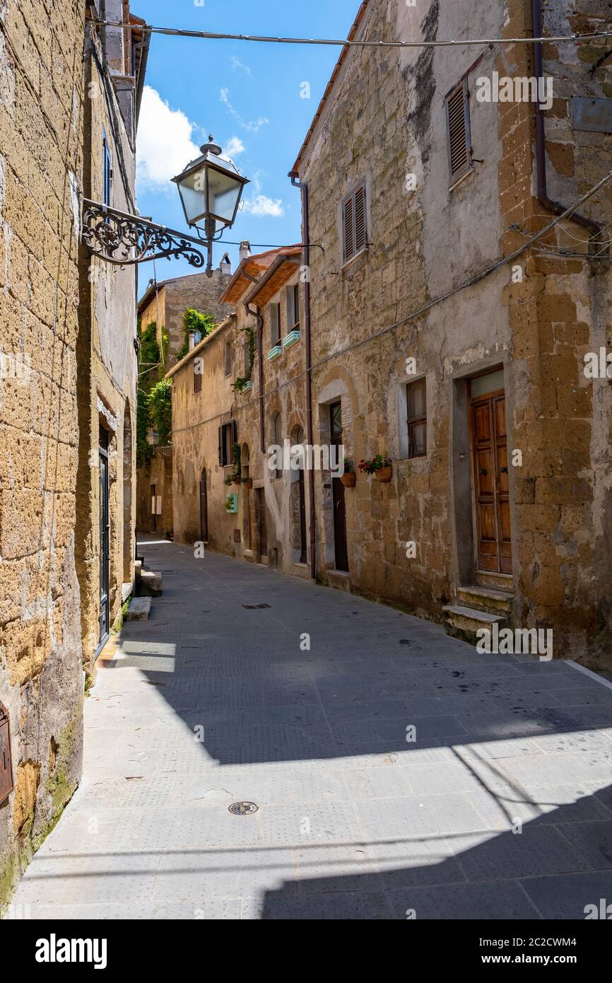 RUES D'UNE PETITE VILLE ITALIENNE, TOSCANE Banque D'Images