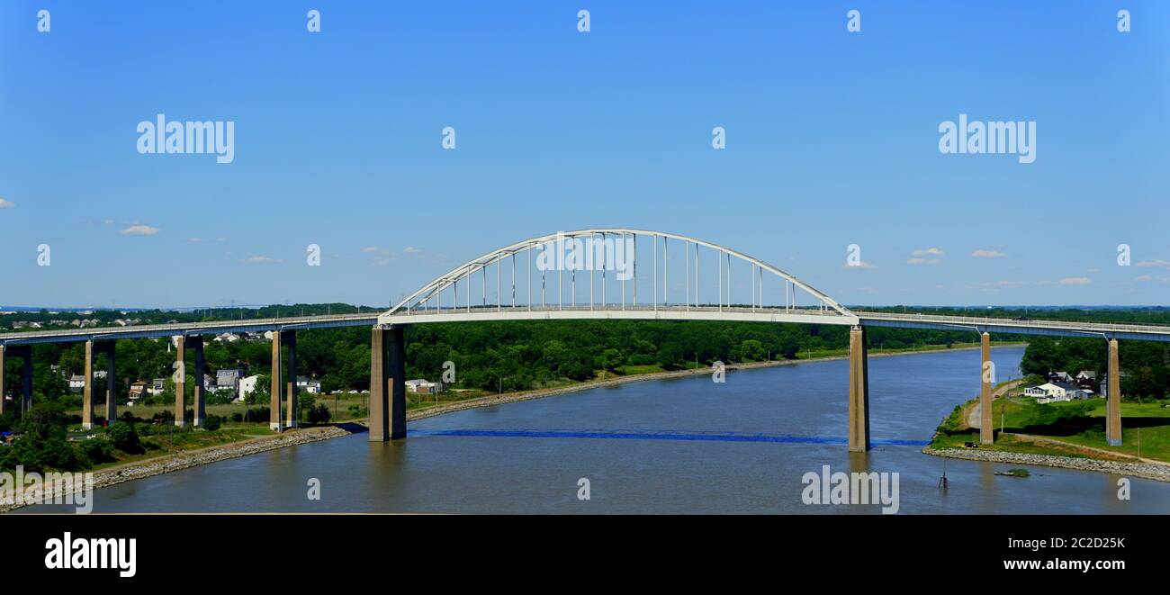 New Castle County, Delaware - 12 juin 2020 - vue sur le pont Saint-Georges depuis la route 1 en été Banque D'Images