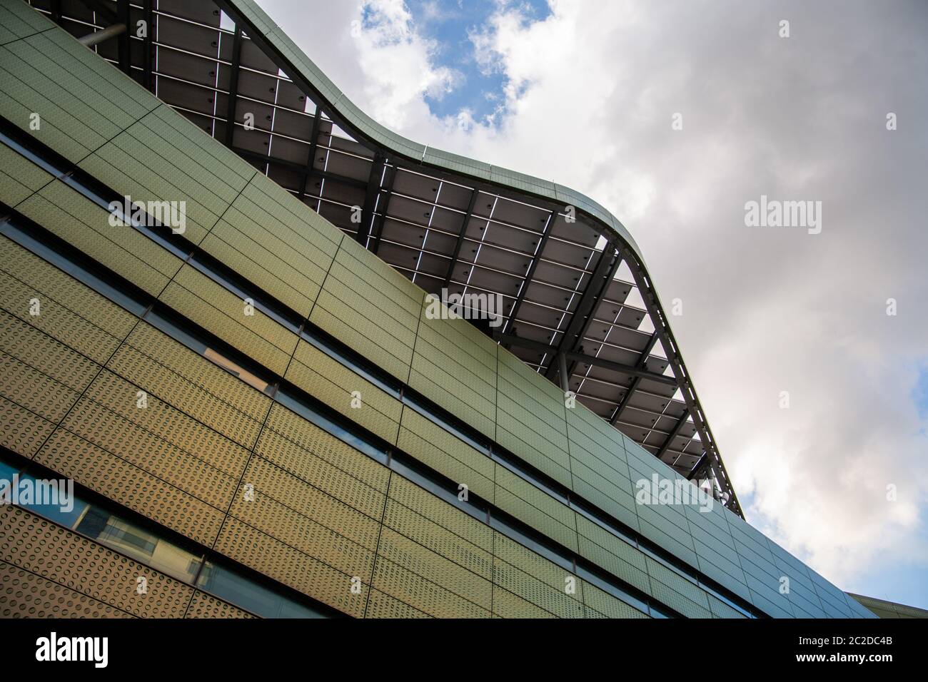 New York City / USA - JUL 27 2018: Le Bloomberg Center en plein centre vue sur Roosevelt Island Banque D'Images