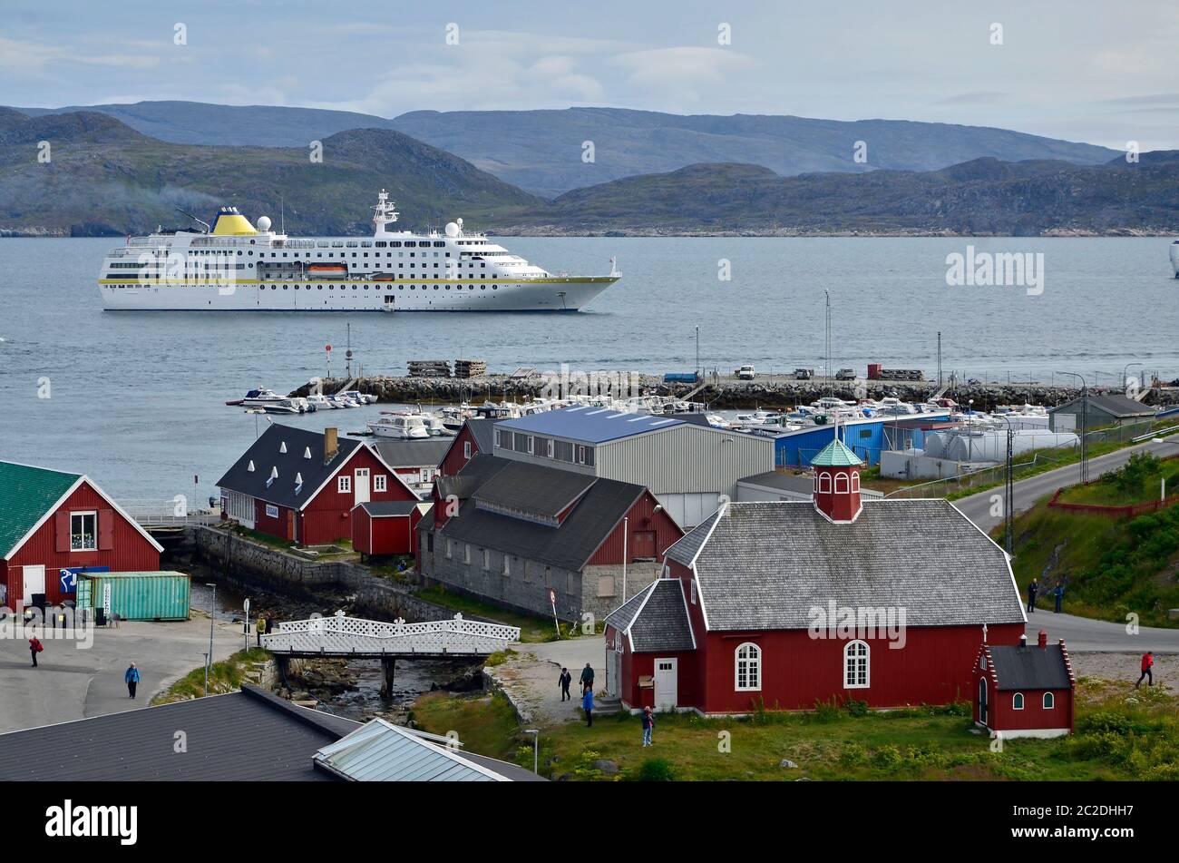 Kreuzfahrtschiffe vor Qaquortoq, Grönland Banque D'Images