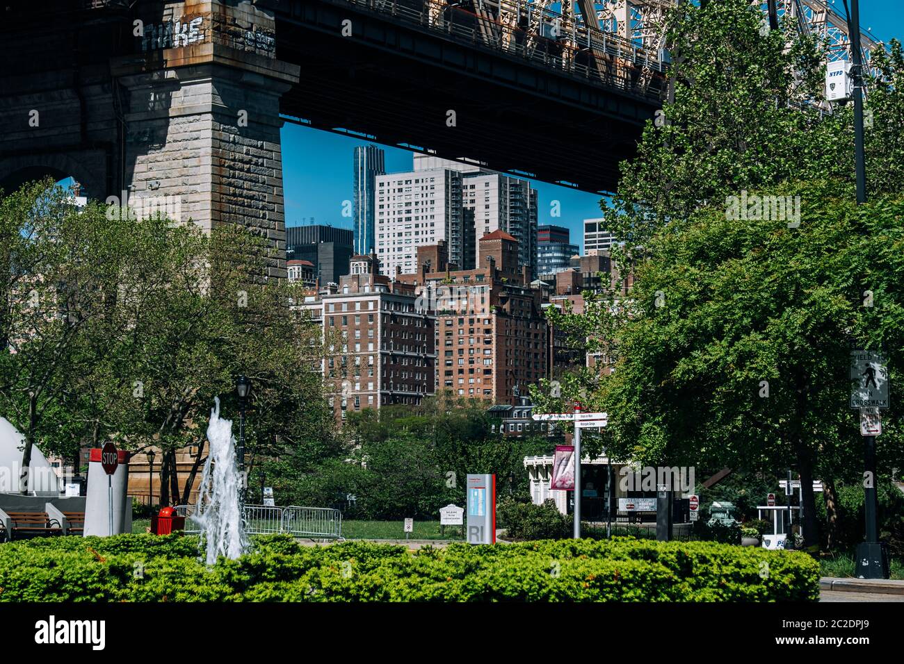 Pont Queensboro et immeubles d'appartements du centre-ville de Manhattan depuis Roosevelt Island Banque D'Images