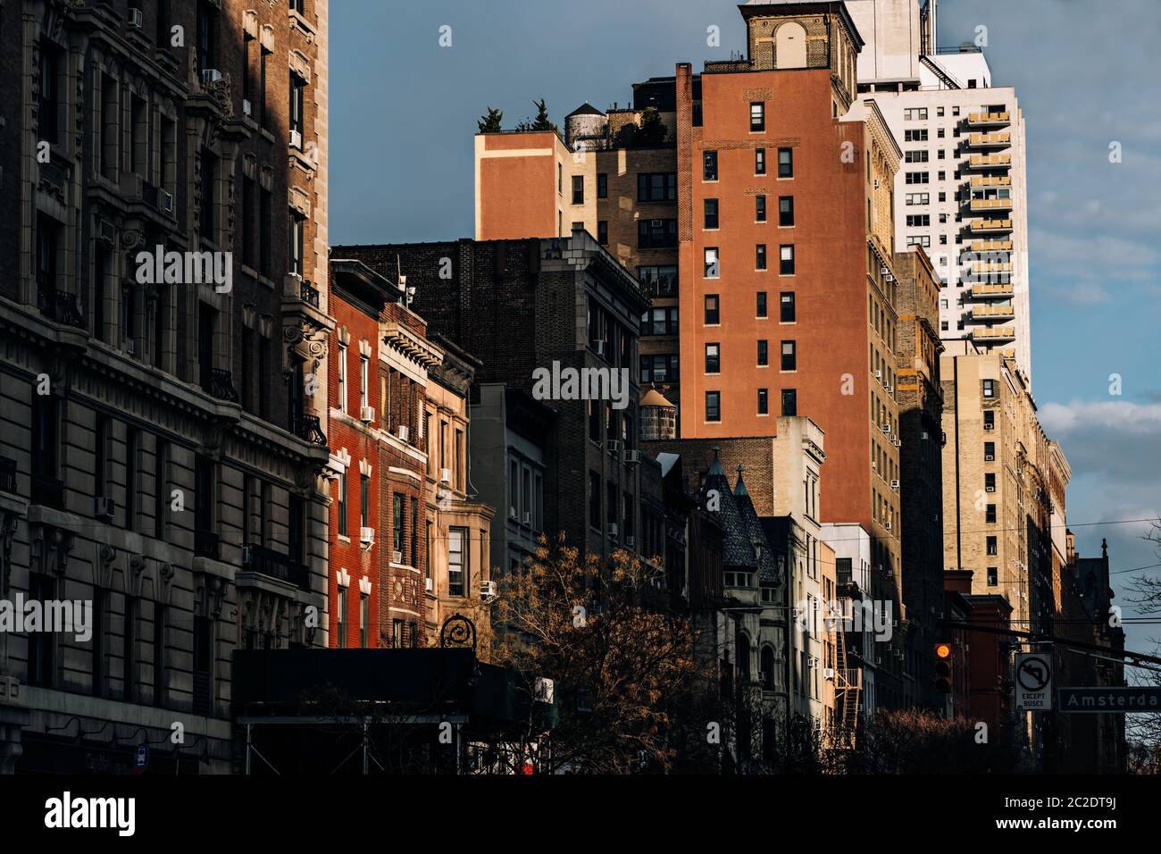 Coucher de soleil sur les bâtiments historiques de l'avenue Amsterdam Upper West Side Banque D'Images