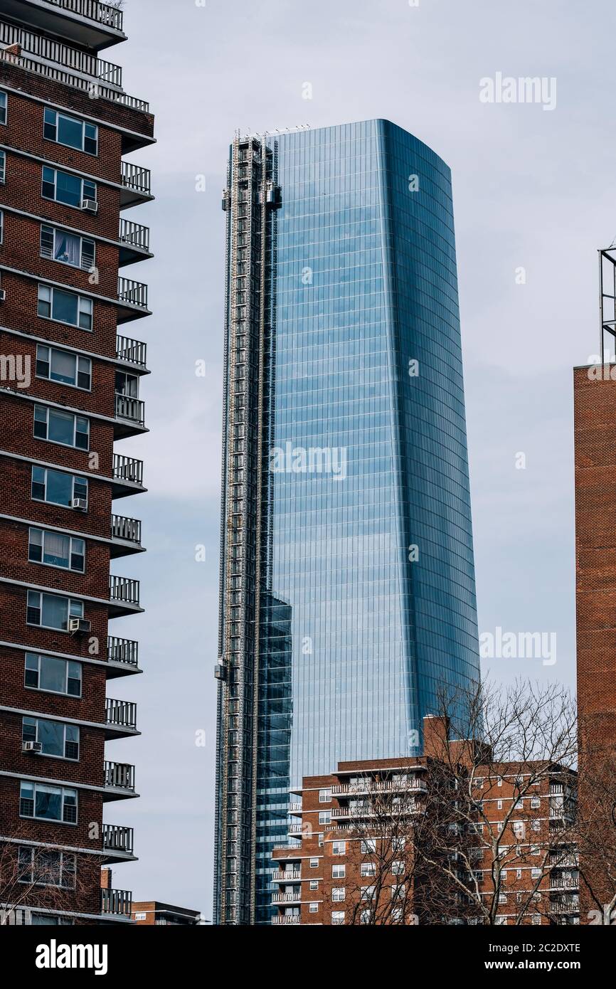 Vue sur 15 mètres d'Hudson à travers les immeubles d'appartements de Chelsea, New York Banque D'Images